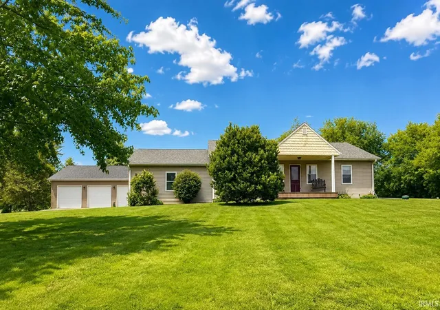 Photo 1 of Manufactured home for sale at 201 Janeway Dr, Veedersburg, IN 47987 | MLS# 202632384 | Listing updated on 2026-09-11