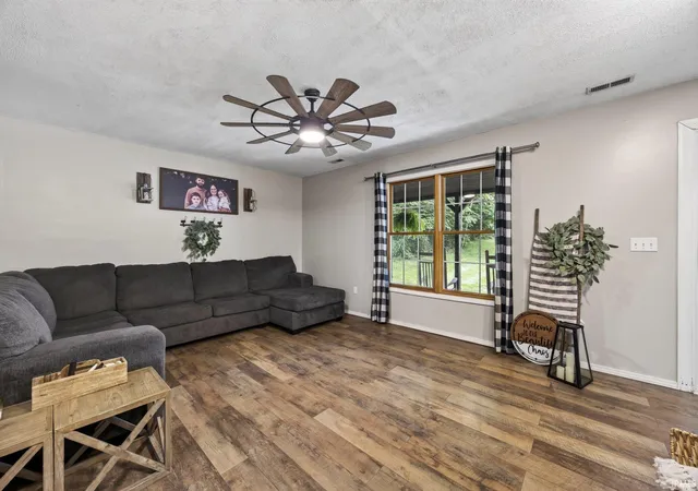 Photo 4 of Manufactured home for sale at 7275 N Ferry Rd, Bloomfield, IN 47424 | MLS# 202632388 | Listing updated on 2026-09-12