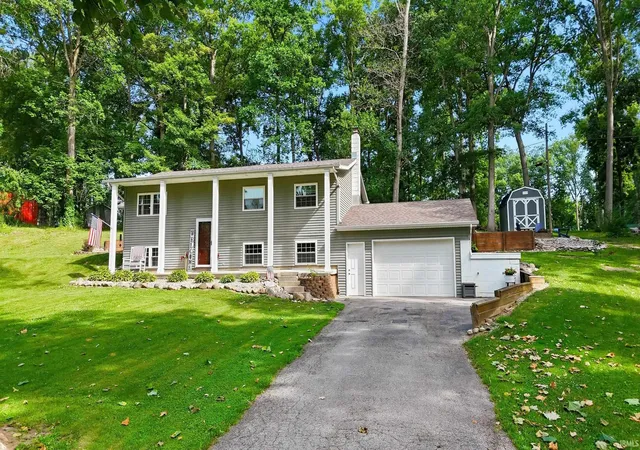 Photo 2 of Manufactured home for sale at 8125 E Us Hwy 33, Churubusco, IN 46723 | MLS# 202632393 | Listing updated on 2026-08-10