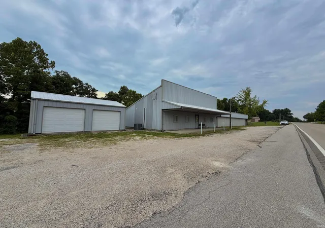 Manufactured home for sale at 4026 US 50 W Hwy, Mitchell, IN 47446 | MLS# 202632410