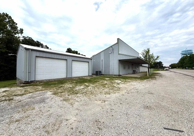 Photo 2 of Manufactured home for sale at 4026 US 50 W Hwy, Mitchell, IN 47446 | MLS# 202632410 | Listing updated on 2026-09-20