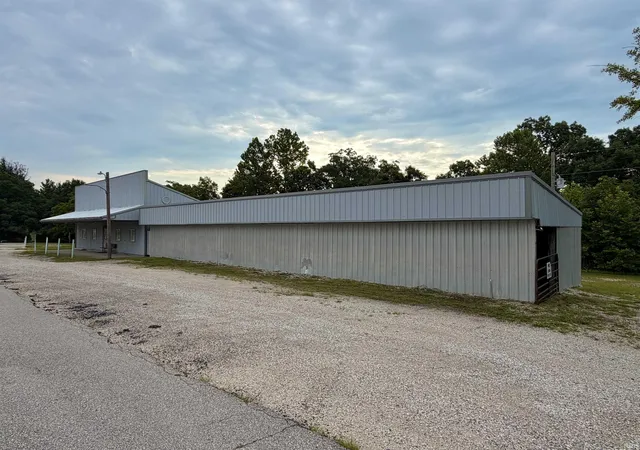 Photo 3 of Manufactured home for sale at 4026 US 50 W Hwy, Mitchell, IN 47446 | MLS# 202632410 | Listing updated on 2026-09-20