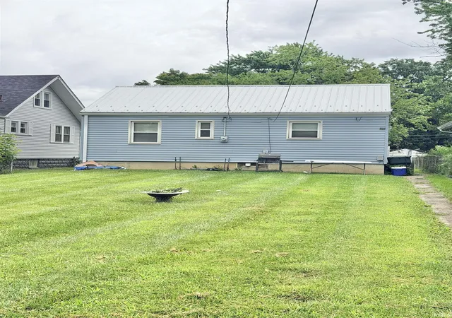 Photo 3 of Manufactured home for sale at 2313 S Grant St, Muncie, IN 47302 | MLS# 202632436 | Listing updated on 2026-08-10