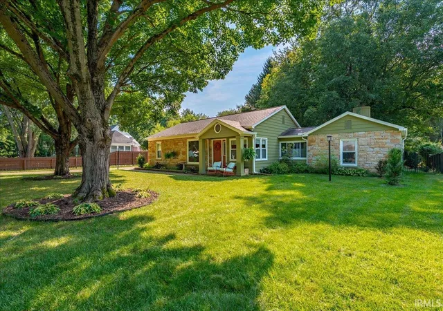 Photo 3 of Sale Pending at 1101 Thompson Ave, Evansville, IN 47715 | MLS# 202632448 | Listing updated on 2026-09-04