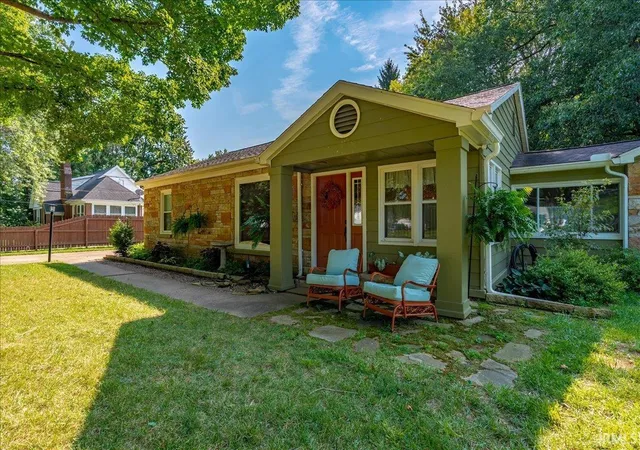 Photo 3 of Sale Pending at 1101 Thompson Ave, Evansville, IN 47715 | MLS# 202632448 | Listing updated on 2026-09-04