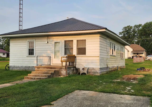 Photo 1 of Sale Pending at 812 Ohio St, Bicknell, IN 47512 | MLS# 202632462 | Listing updated on 2026-08-10
