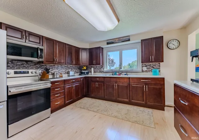 Photo 3 of Manufactured On Land at 271 N 400 West, Marion, IN 46953 | MLS# 202632493 | | Sold on 2026-09-09