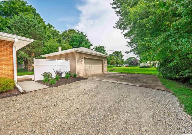 Photo 3 of Manufactured home for sale at 10604 N Mansfield Dr, Muncie, IN 47303 | MLS# 202632504 | Listing updated on 2026-10-08