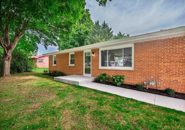Photo 3 of Manufactured home for sale at 10604 N Mansfield Dr, Muncie, IN 47303 | MLS# 202632504 | Listing updated on 2026-10-08