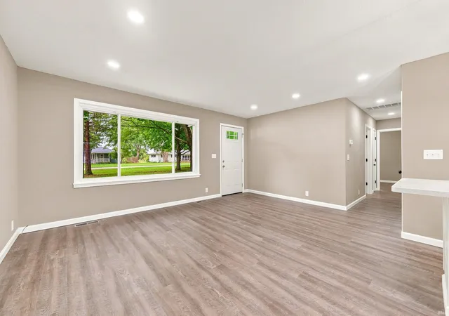 Photo 4 of Manufactured home for sale at 10604 N Mansfield Dr, Muncie, IN 47303 | MLS# 202632504 | Listing updated on 2026-10-08