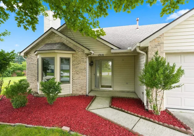 Photo 3 of Sale Pending at 1310 Cnl Ridge Dr, New Haven, IN 46774 | MLS# 202632517 | Listing updated on 2026-09-01