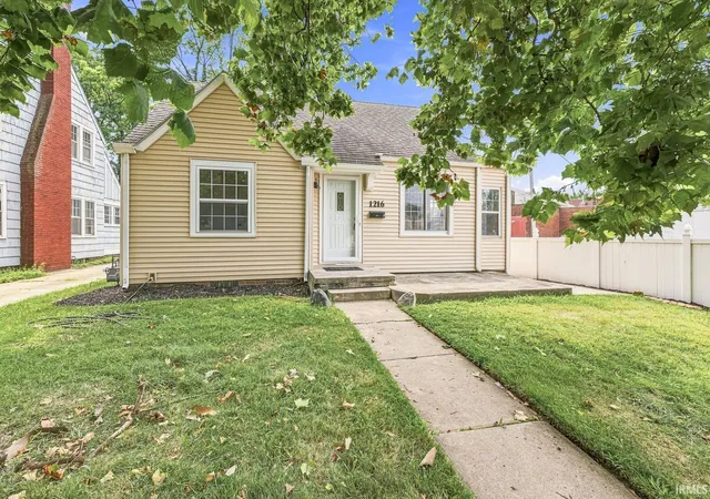 Manufactured home for sale at 1216 Longfellow Ave, South Bend, IN 46615 | MLS# 202632538