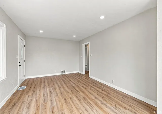 Photo 4 of Manufactured home for sale at 1216 Longfellow Ave, South Bend, IN 46615 | MLS# 202632538 | Listing updated on 2026-09-18