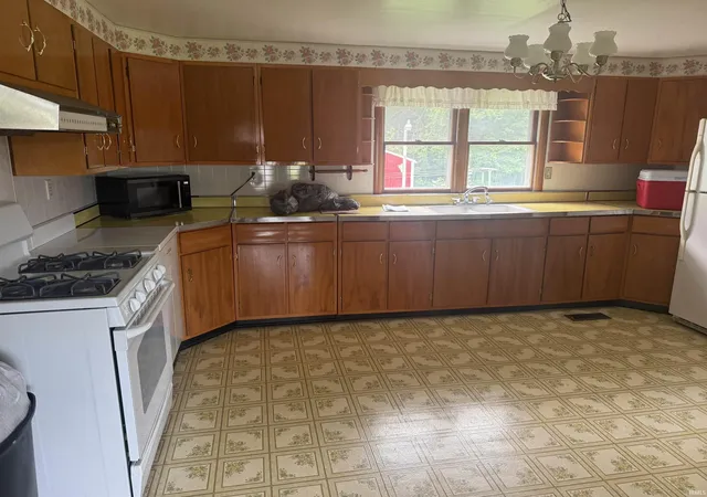 Photo 2 of Sale Pending at 10850 E County Rd 100, Peru, IN 46970 | MLS# 202632545 | Listing updated on 2026-08-11