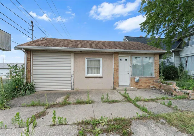 Photo 2 of Manufactured home for sale at 113 W Fairview Ave, South Bend, IN 46614 | MLS# 202632555 | Listing updated on 2026-09-02