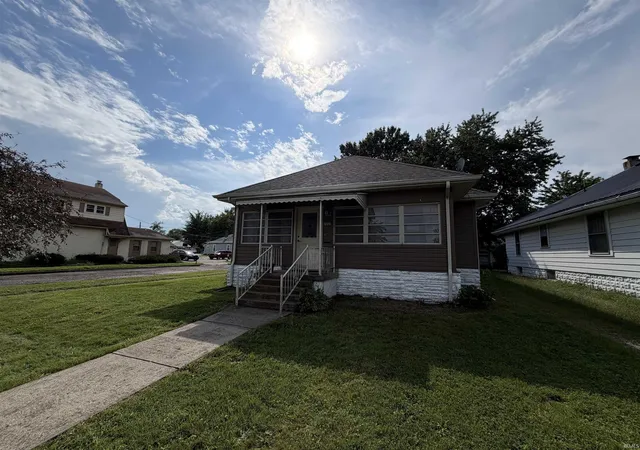 Photo 2 of Sale Pending at 1325 S Courtland Ave, Kokomo, IN 46902 | MLS# 202632570 | Listing updated on 2026-08-24