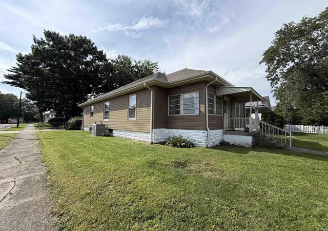 Photo 3 of Sale Pending at 1325 S Courtland Ave, Kokomo, IN 46902 | MLS# 202632570 | Listing updated on 2026-08-24
