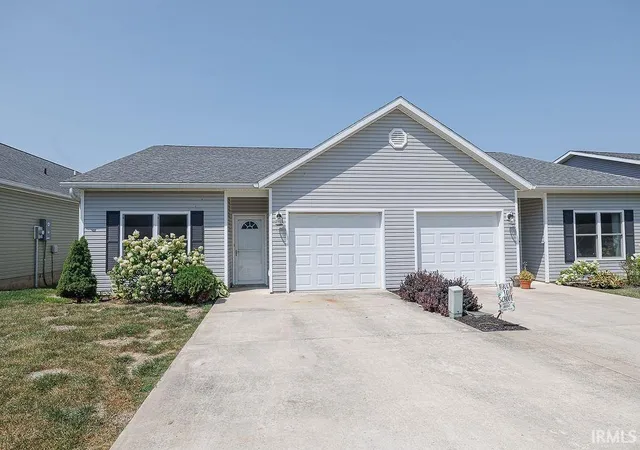 Photo 1 of Condo for sale at 564 S Fieldstone Blvd, Bloomington, IN 47403 | MLS# 202632580 | Listing updated on 2026-08-11