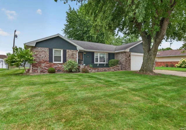 Photo 3 of Sale Pending at 1604 E Cadillac Dr, Kokomo, IN 46902 | MLS# 202632585 | Listing updated on 2026-09-04