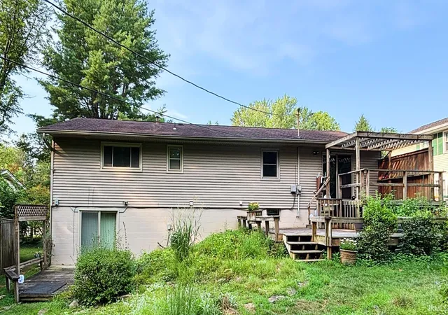 Photo 3 of Manufactured home for sale at 1517 E Elliston Dr, Bloomington, IN 47401 | MLS# 202632595 | Listing updated on 2026-09-21