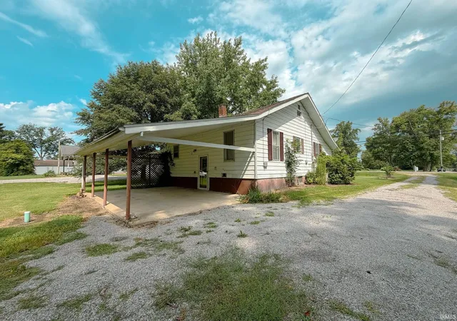 Photo 4 of Manufactured home for sale at 2002 Il Hwy 15, Fairfield, IL 62837 | MLS# 202632599 | Listing updated on 2026-08-11