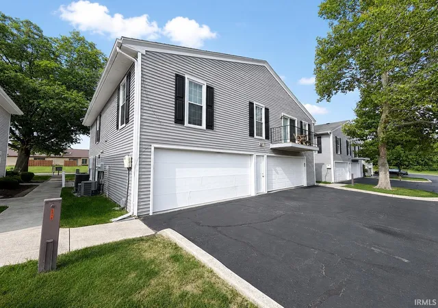Photo 4 of Condo for sale at 5026 Woodmark Dr, Fort Wayne, IN 46815 | MLS# 202632629 | Listing updated on 2026-10-02