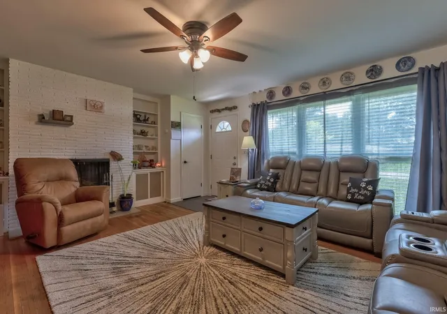 Photo 5 of Sale Pending at 1409 Brookdale Dr, Evansville, IN 47720 | MLS# 202632652 | Listing updated on 2026-09-02
