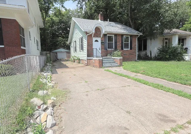 Photo 2 of Manufactured home for sale at 1609 S Morton Ave, Evansville, IN 47713 | MLS# 202632668 | Listing updated on 2026-08-11
