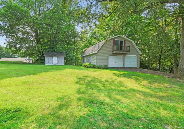 Photo 3 of Manufactured home for sale at 260 Cavins Ln, Bloomfield, IN 47424 | MLS# 202632735 | Listing updated on 2026-09-11