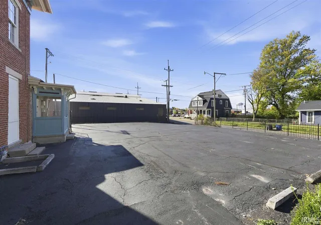 Photo 2 of Manufactured home for sale at 607 E Charles St, Muncie, IN 47305 | MLS# 202632739 | Listing updated on 2026-08-17