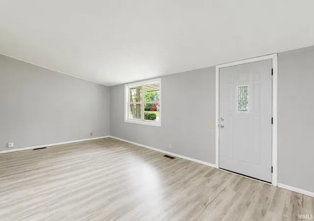 Photo 3 of Sale Pending at 1308 Browne Ln, South Bend, IN 46615 | MLS# 202632766 | Listing updated on 2026-08-17