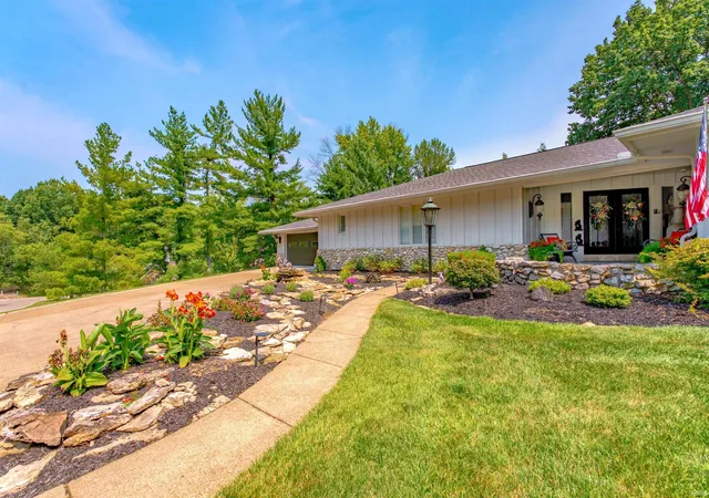 Photo 2 of Manufactured home for sale at 300 Stonegate Rd, Evansville, IN 47711 | MLS# 202632772 | Listing updated on 2026-08-26