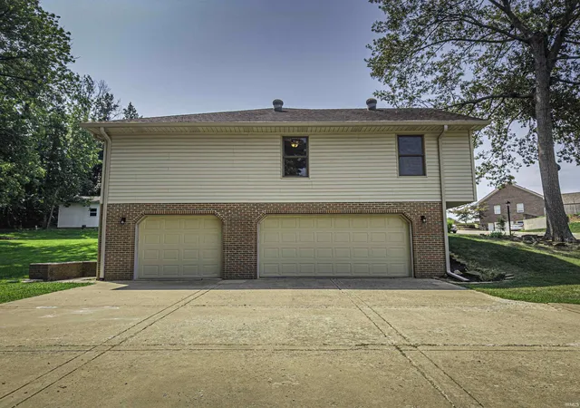 Photo 2 of Sale Pending at 2422 Union Dr, Newburgh, IN 47630 | MLS# 202632776 | Listing updated on 2026-09-18