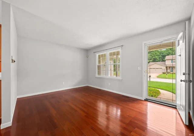 Photo 4 of Manufactured home for sale at 18980 Cedar Ml Ct, South Bend, IN 46637 | MLS# 202632783 | Listing updated on 2026-09-21