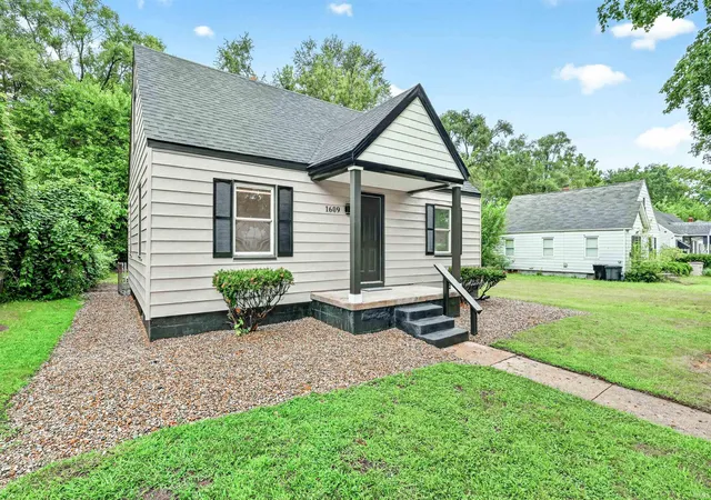 Photo 1 of Sale Pending at 1609 N Brookfield St, South Bend, IN 46628 | MLS# 202632835 | Listing updated on 2026-08-25