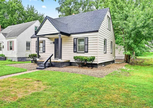 Photo 3 of Sale Pending at 1609 N Brookfield St, South Bend, IN 46628 | MLS# 202632835 | Listing updated on 2026-08-25