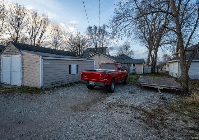 Photo 2 of Sale Pending at 1521 E Lincolnway, Mishawaka, IN 46544 | MLS# 202632843 | Listing updated on 2026-08-24