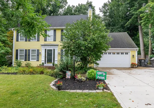 Photo 3 of Sale Pending at 9829 Woodstream Dr, Fort Wayne, IN 46804 | MLS# 202632853 | Listing updated on 2026-09-08