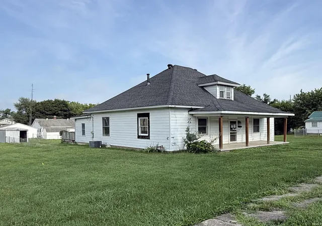 Photo 3 of Single family home for sale at 200 N Center St, Francisco, IN 47649 | MLS# 202632865 | Listing updated on 2026-09-18