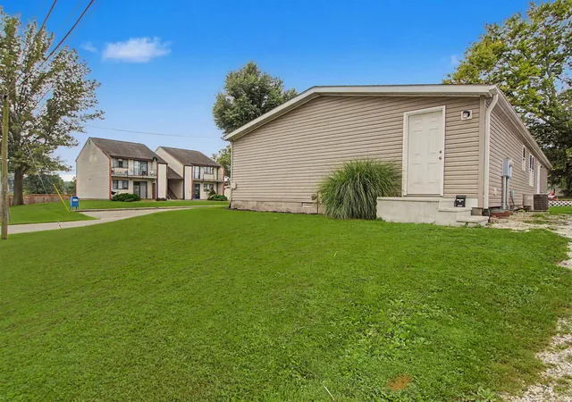 Photo 3 of Manufactured home for sale at 305 Queen St, Loogootee, IN 47553 | MLS# 202632869 | Listing updated on 2026-08-13