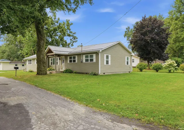 Photo 3 of Sale Pending at 302 Gateway Ave, Churubusco, IN 46723 | MLS# 202632877 | Listing updated on 2026-09-06
