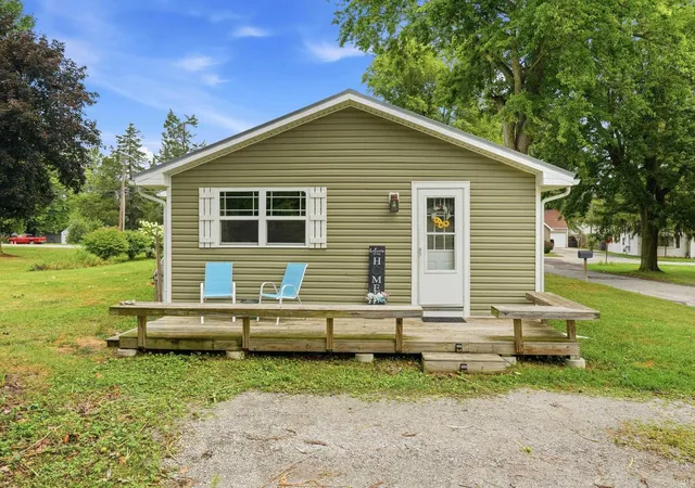 Photo 4 of Sale Pending at 302 Gateway Ave, Churubusco, IN 46723 | MLS# 202632877 | Listing updated on 2026-09-06