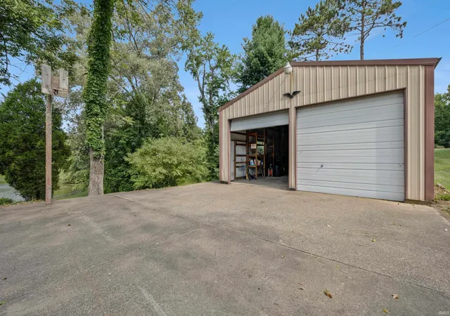 Photo 3 of Sale Pending at 6319 Norman Rd, Evansville, IN 47712 | MLS# 202632885 | Listing updated on 2026-09-14