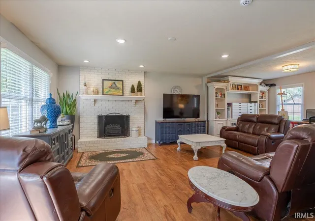 Photo 4 of Sale Pending at 918 Stahl Ct, Evansville, IN 47715 | MLS# 202632905 | Listing updated on 2026-10-04
