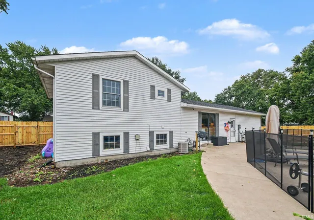Photo 3 of Sale Pending at 3002 Blanchard Dr, Mishawaka, IN 46544 | MLS# 202632913 | Listing updated on 2026-09-01