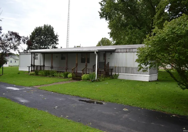Manufactured home for sale at 504 S Washington St, Burnettsville, IN 47926-8150 | MLS# 202632928