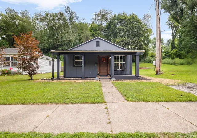 Photo 2 of Sale Pending at 802 E Chippewa Ave, South Bend, IN 46614 | MLS# 202632943 | Listing updated on 2026-09-19