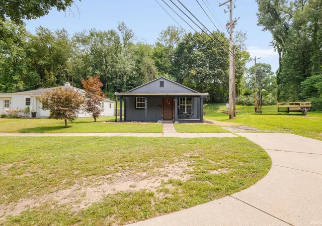 Photo 3 of Sale Pending at 802 E Chippewa Ave, South Bend, IN 46614 | MLS# 202632943 | Listing updated on 2026-09-19