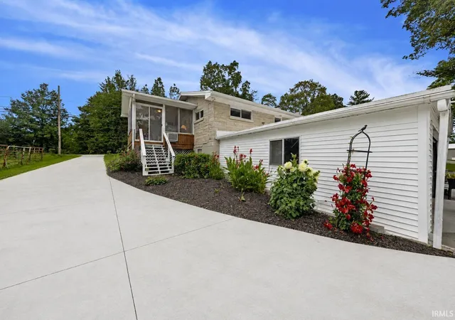 Photo 2 of Sale Pending at 7559 Old Boonville Hwy, Evansville, IN 47715 | MLS# 202632966 | Listing updated on 2026-08-17
