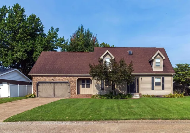 Photo 3 of Sale Pending at 641 Woodbriar Ct, Evansville, IN 47715 | MLS# 202632972 | Listing updated on 2026-09-06